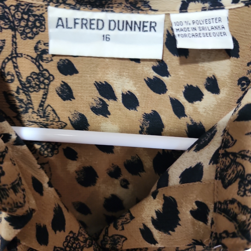 Alfred dunner women size sixteen animal print button up blouse - Picture 2 of 6